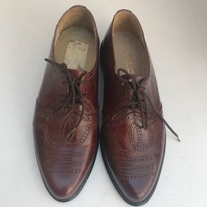 Wild Pair Women’s Brown Leather Oxfords Size 7